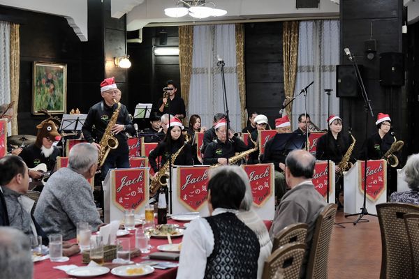 2025年クリスマスライブ演奏中